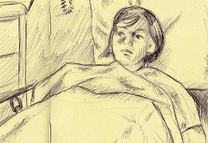 امرأة مريضة على سرير
